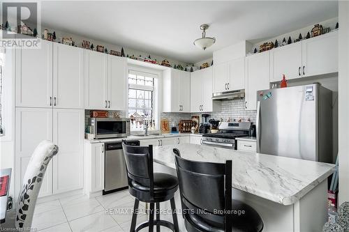 230 Roy Dr, Clearview, ON - Indoor Photo Showing Kitchen
