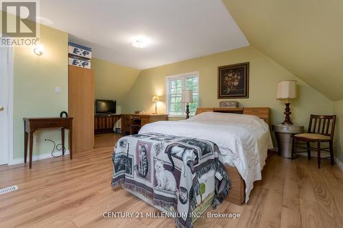 11 Old Pavillion Road, Caledon, ON - Indoor Photo Showing Bedroom