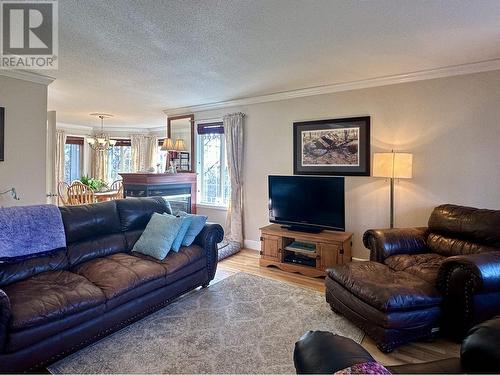 5308 51 Street, Fort Nelson, BC - Indoor Photo Showing Living Room