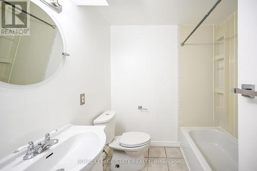 35 Prince Paul Crescent, St. Catharines, ON - Indoor Photo Showing Bathroom