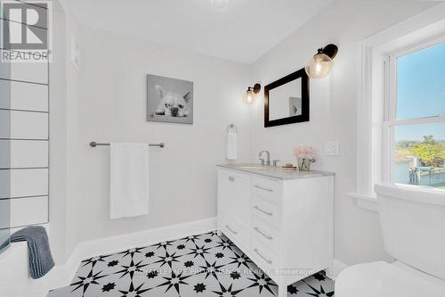 432 Main St, Prince Edward County, ON - Indoor Photo Showing Bathroom
