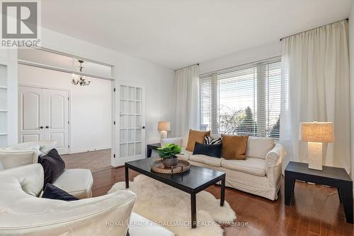 6 Dorset Crt W, Belleville, ON - Indoor Photo Showing Living Room