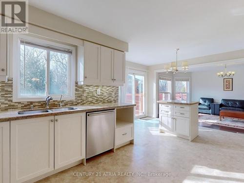 20 Kevi Crescent, Richmond Hill, ON - Indoor Photo Showing Kitchen With Double Sink