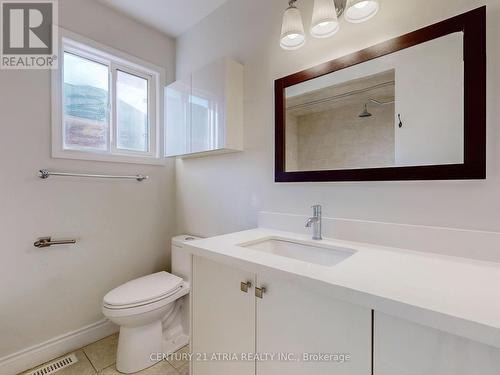 20 Kevi Cres, Richmond Hill, ON - Indoor Photo Showing Bathroom
