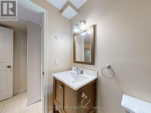 20 Kevi Crescent, Richmond Hill, ON - Indoor Photo Showing Bathroom