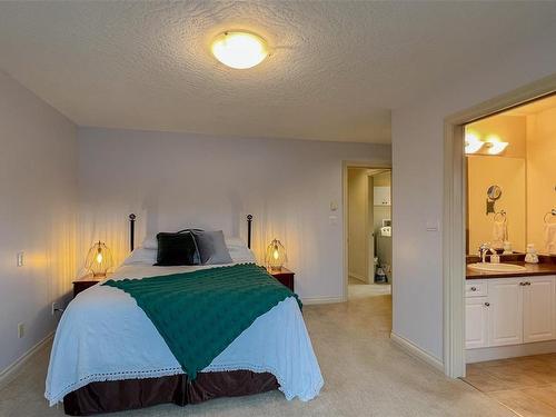 927 Firehall Creek Rd, Langford, BC - Indoor Photo Showing Bedroom