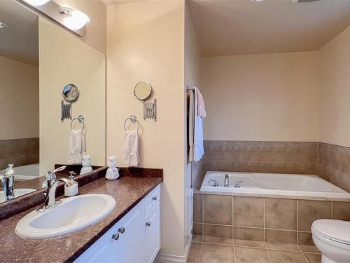 927 Firehall Creek Rd, Langford, BC - Indoor Photo Showing Bathroom