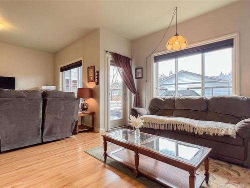 927 Firehall Creek Rd, Langford, BC - Indoor Photo Showing Living Room