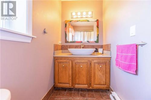 44 West Ave, Sackville, NB - Indoor Photo Showing Bathroom