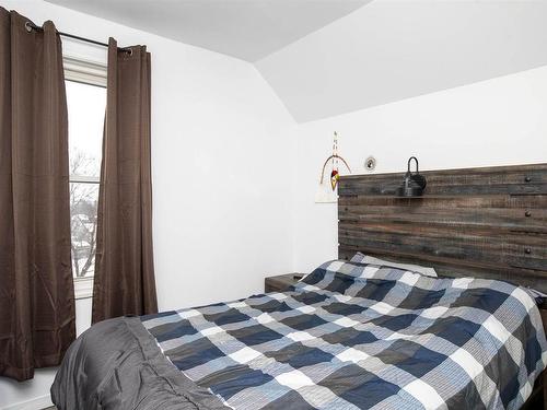 432 Hodder Avenue, Thunder Bay, ON - Indoor Photo Showing Bedroom