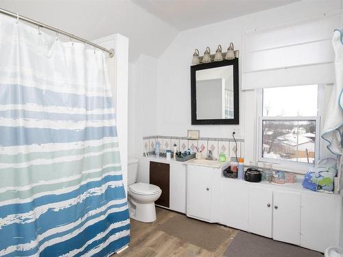 432 Hodder Avenue, Thunder Bay, ON - Indoor Photo Showing Bathroom