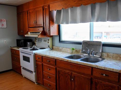 43 Stevens Avenue, Marathon, ON - Indoor Photo Showing Kitchen With Double Sink