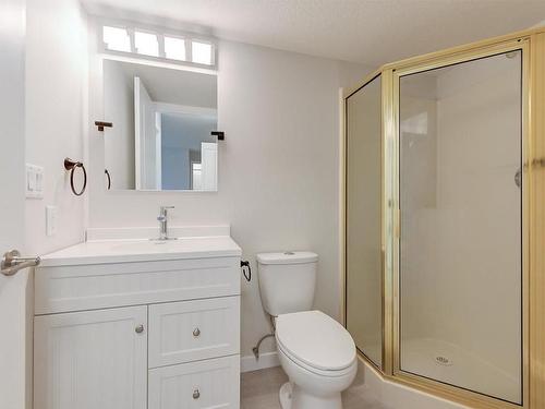 105-993 Klo Road, Kelowna, BC - Indoor Photo Showing Bathroom