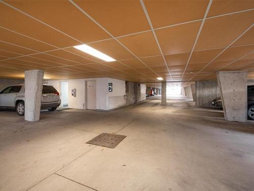 105-993 Klo Road, Kelowna, BC - Indoor Photo Showing Garage