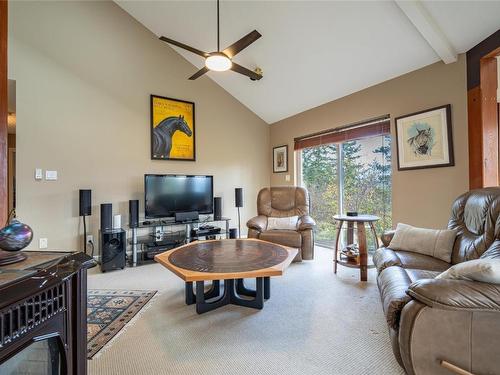 271 Glenmary Road, Enderby, BC - Indoor Photo Showing Living Room