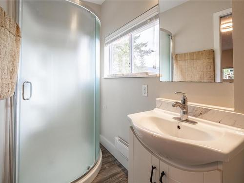 271 Glenmary Road, Enderby, BC - Indoor Photo Showing Bathroom