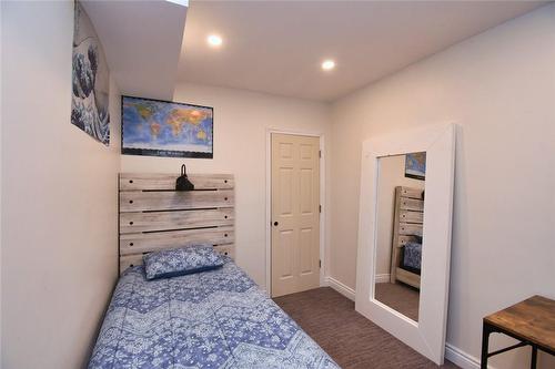148 Crosthwaite Avenue N, Hamilton, ON - Indoor Photo Showing Bedroom