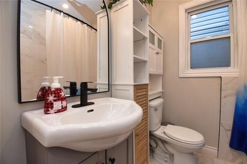 148 Crosthwaite Avenue N, Hamilton, ON - Indoor Photo Showing Bathroom