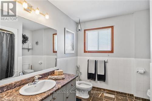 3695 Black Creek Road, Fort Erie, ON - Indoor Photo Showing Bathroom