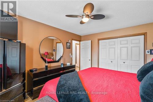 3695 Black Creek Rd, Fort Erie, ON - Indoor Photo Showing Bedroom