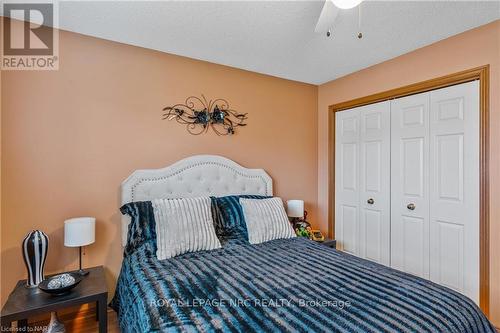3695 Black Creek Rd, Fort Erie, ON - Indoor Photo Showing Bedroom