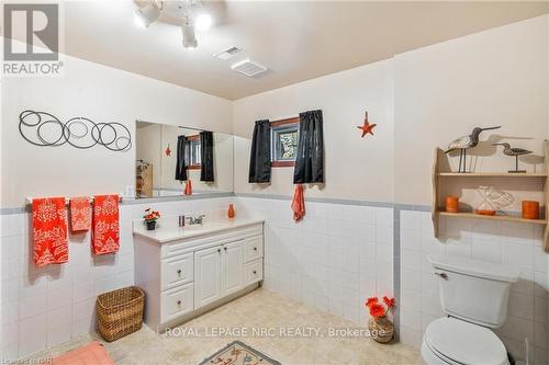 3695 Black Creek Road, Fort Erie, ON - Indoor Photo Showing Bathroom