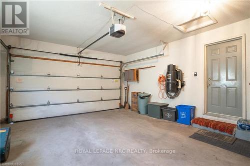 3695 Black Creek Road, Fort Erie, ON - Indoor Photo Showing Garage