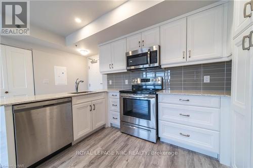 #610 -5698 Main St, Niagara Falls, ON - Indoor Photo Showing Kitchen With Stainless Steel Kitchen With Upgraded Kitchen