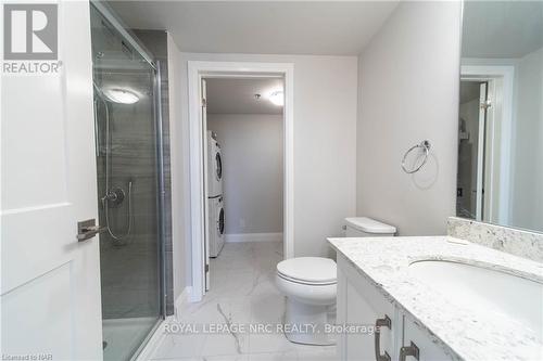 #610 -5698 Main St, Niagara Falls, ON - Indoor Photo Showing Bathroom