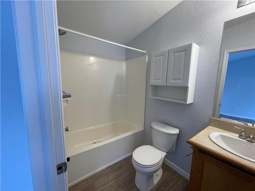 80 Springwood Drive, Winnipeg, MB - Indoor Photo Showing Bathroom