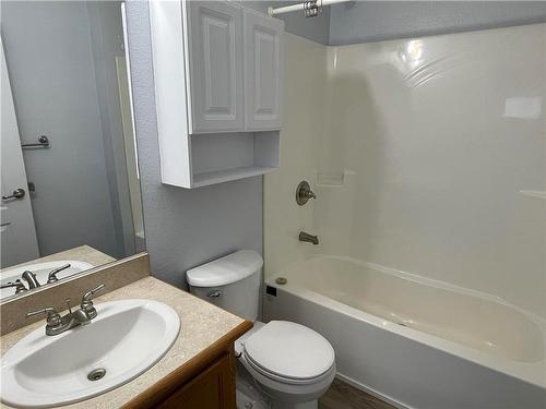 80 Springwood Drive, Winnipeg, MB - Indoor Photo Showing Bathroom
