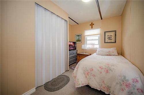 16 Shay Crescent, Winnipeg, MB - Indoor Photo Showing Bedroom