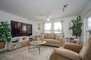 16 Shay Crescent, Winnipeg, MB  - Indoor Photo Showing Living Room 