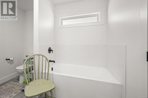 2828 Maryport Ave, Cumberland, BC - Indoor Photo Showing Bathroom