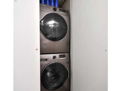 301-524 Yates St, Victoria, BC - Indoor Photo Showing Laundry Room