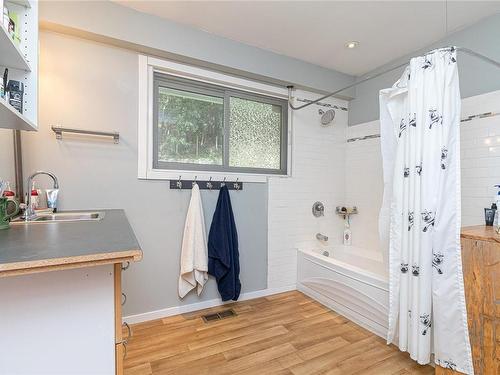 1335 Justine Pl, Langford, BC - Indoor Photo Showing Bathroom