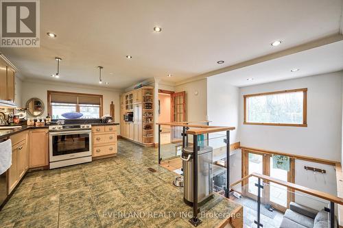 4086 Lloydtown-Aurora Rd, King, ON - Indoor Photo Showing Kitchen With Upgraded Kitchen