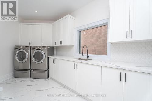 1721 Blythe Rd, Mississauga, ON - Indoor Photo Showing Laundry Room