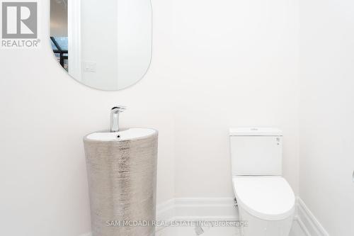 1721 Blythe Road, Mississauga, ON - Indoor Photo Showing Bathroom