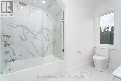 1721 Blythe Rd, Mississauga, ON - Indoor Photo Showing Bathroom