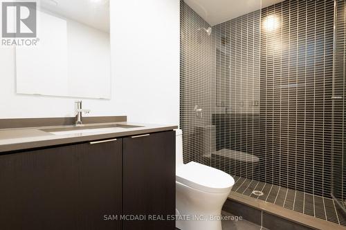 1016 - 1 Jarvis Street, Hamilton, ON - Indoor Photo Showing Bathroom