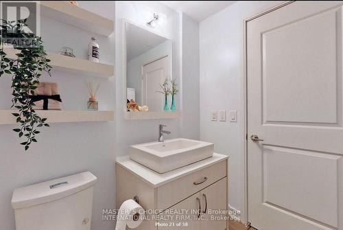 419 Ne - 9205 Yonge Street, Richmond Hill, ON - Indoor Photo Showing Bathroom