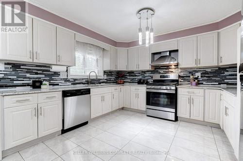 144 Solomon Cres, Hamilton, ON - Indoor Photo Showing Kitchen With Upgraded Kitchen