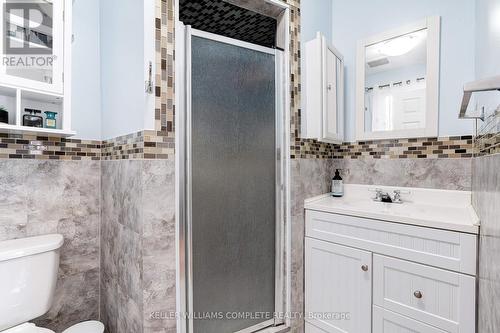 144 Solomon Cres, Hamilton, ON - Indoor Photo Showing Bathroom