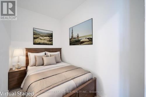 4211 - 197 Yonge Street, Toronto, ON - Indoor Photo Showing Bedroom