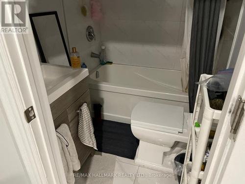 414 Dundas Street E, Toronto, ON - Indoor Photo Showing Bathroom