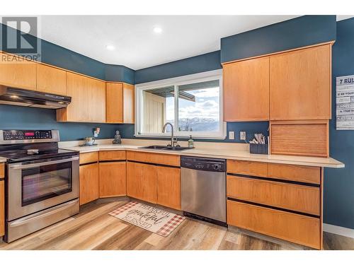 2247 Westville Place, West Kelowna, BC - Indoor Photo Showing Kitchen