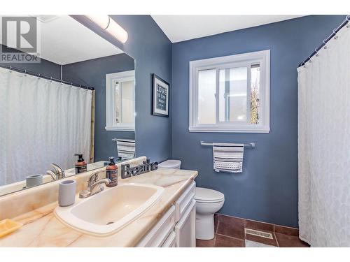 2247 Westville Way, West Kelowna, BC - Indoor Photo Showing Bathroom