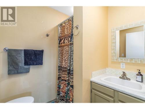 2247 Westville Way, West Kelowna, BC - Indoor Photo Showing Bathroom