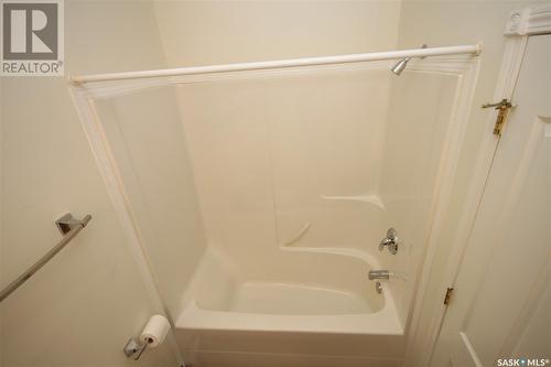 501 1901 Victoria Avenue, Regina, SK - Indoor Photo Showing Bathroom